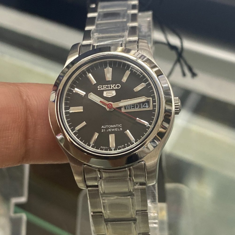 Seiko Ladies Wrist Automatic Watch small size 25mm Diameter , Stainless Steel.